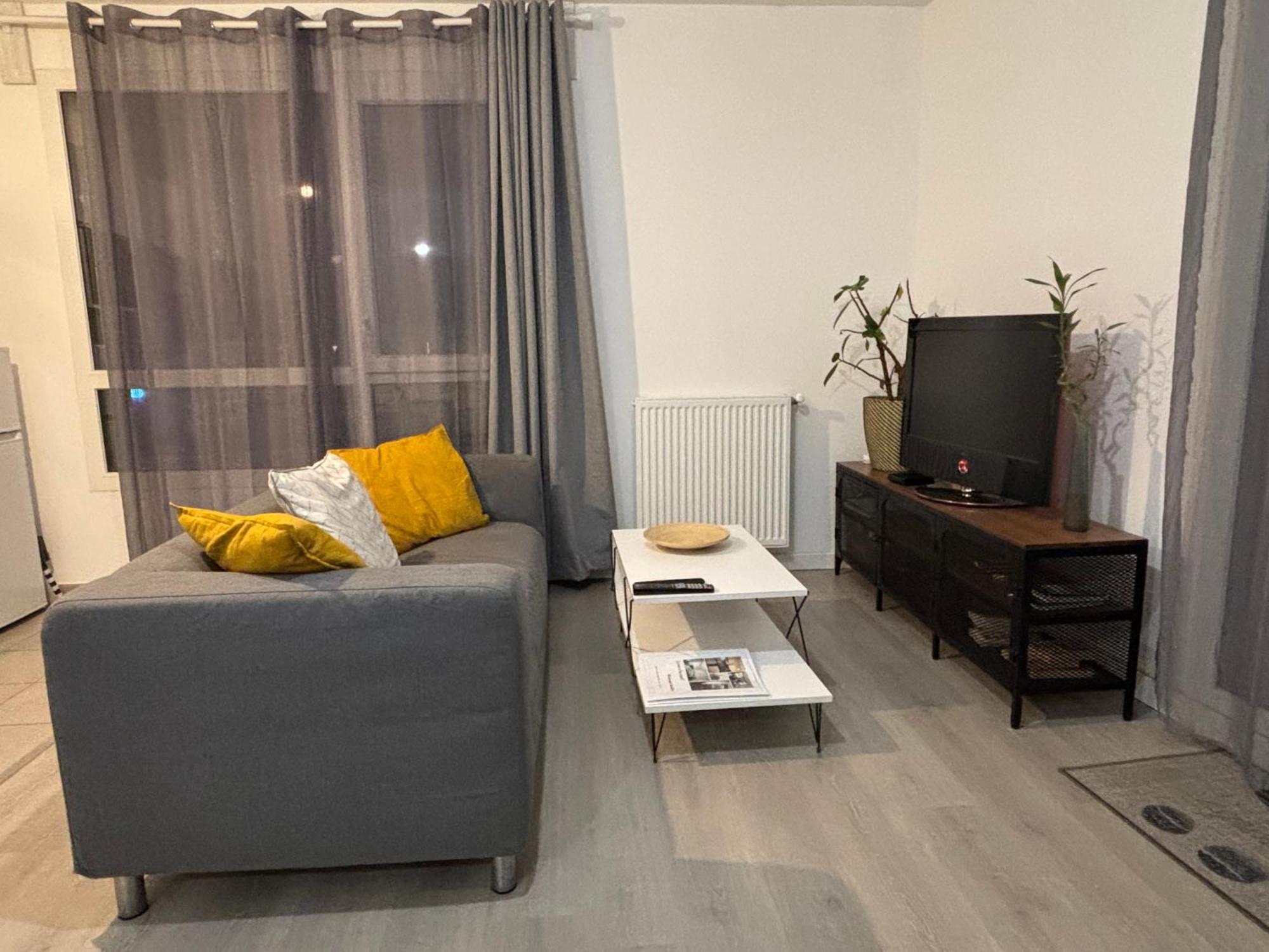 Villejuif - Metro Leo Lagrange - 2 Pieces Avec Balcon Exterior photo